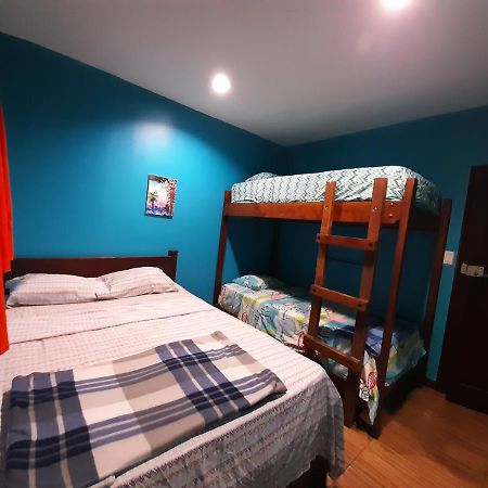 Coral Reef Surf Hostel And Camp تاماريندو المظهر الخارجي الصورة