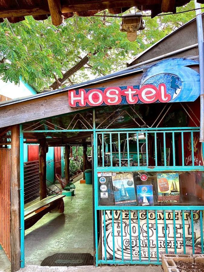 Coral Reef Surf Hostel And Camp تاماريندو المظهر الخارجي الصورة