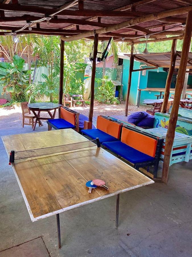 Coral Reef Surf Hostel And Camp تاماريندو المظهر الخارجي الصورة