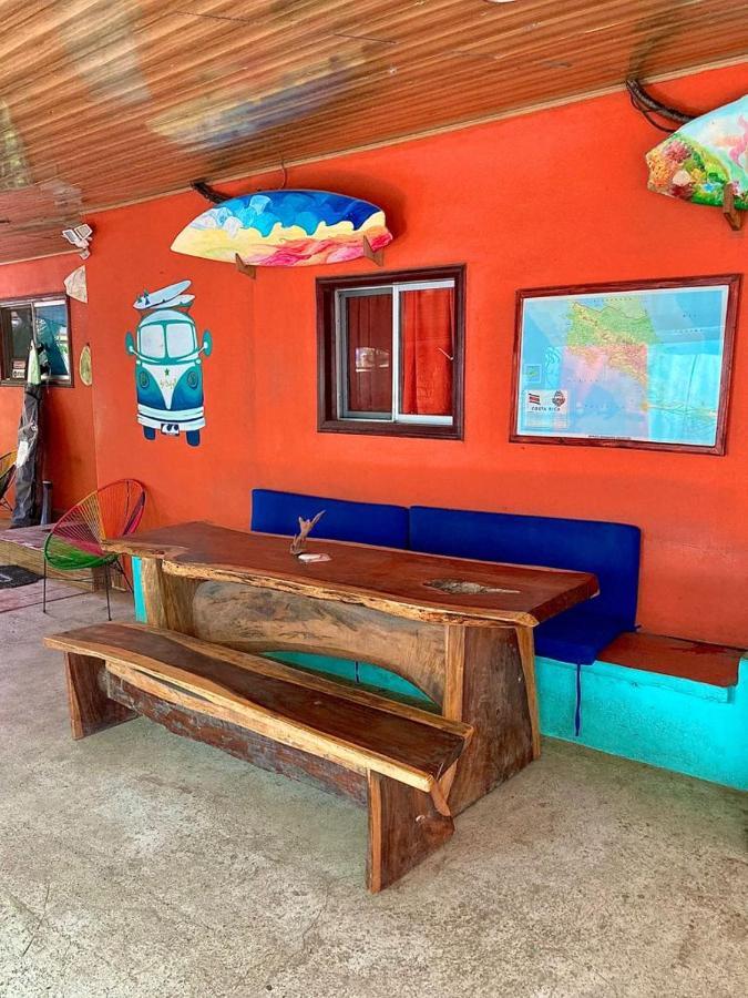Coral Reef Surf Hostel And Camp تاماريندو المظهر الخارجي الصورة