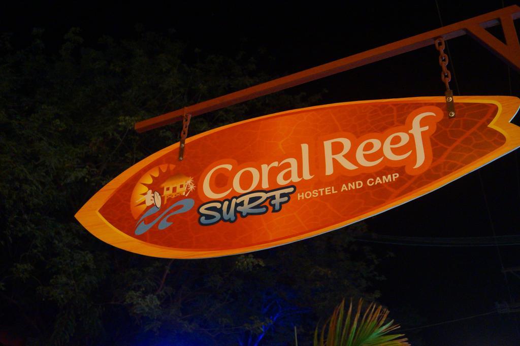 Coral Reef Surf Hostel And Camp تاماريندو المظهر الخارجي الصورة
