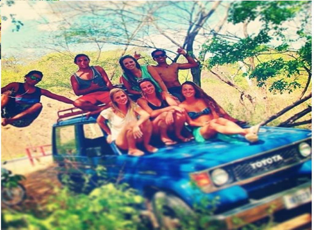 Coral Reef Surf Hostel And Camp تاماريندو الغرفة الصورة