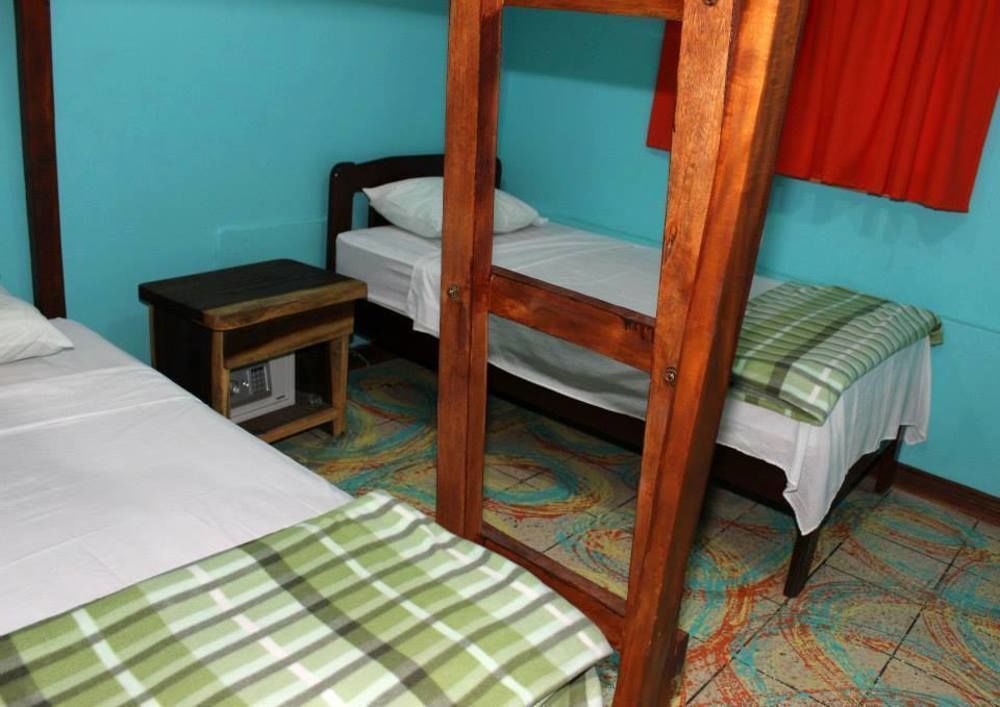 Coral Reef Surf Hostel And Camp تاماريندو المظهر الخارجي الصورة